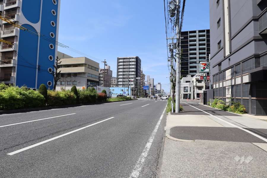 .敷地西側の前面道路