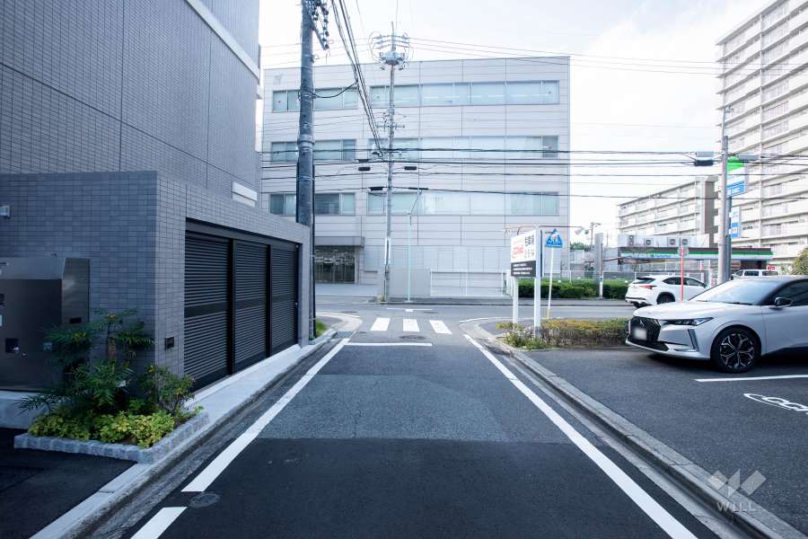 敷地北側の前面道路（東側から）