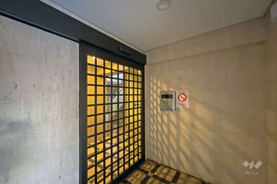 エントランスはオートロック付きです。