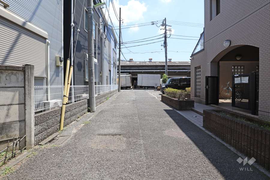 敷地東側の前面道路