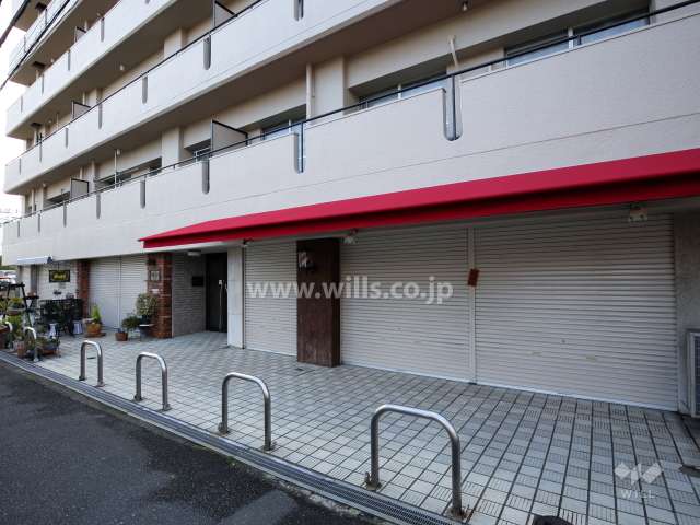 1階に店舗部分があります。