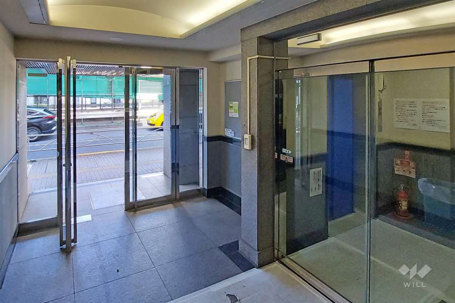 エントランスはオートロック付きです。