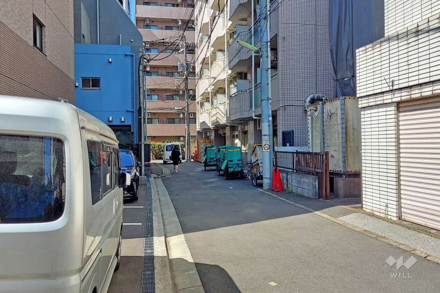 敷地南側の前面道路