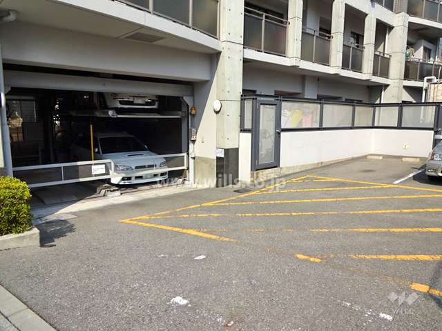 敷地内駐車場（屋内機械式と屋外平面式）