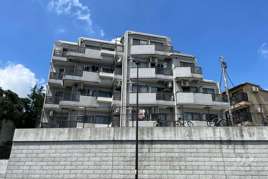 グランデール池尻の外観（東側から）