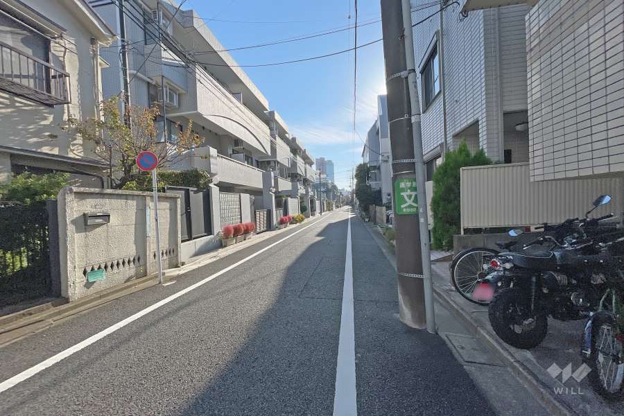 敷地北東側の前面道路