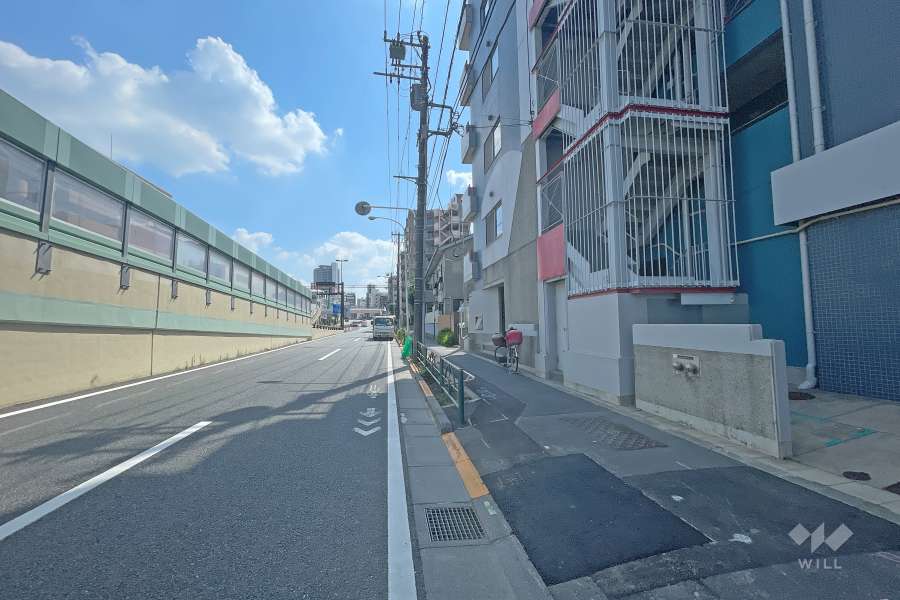 敷地東側の前面道路