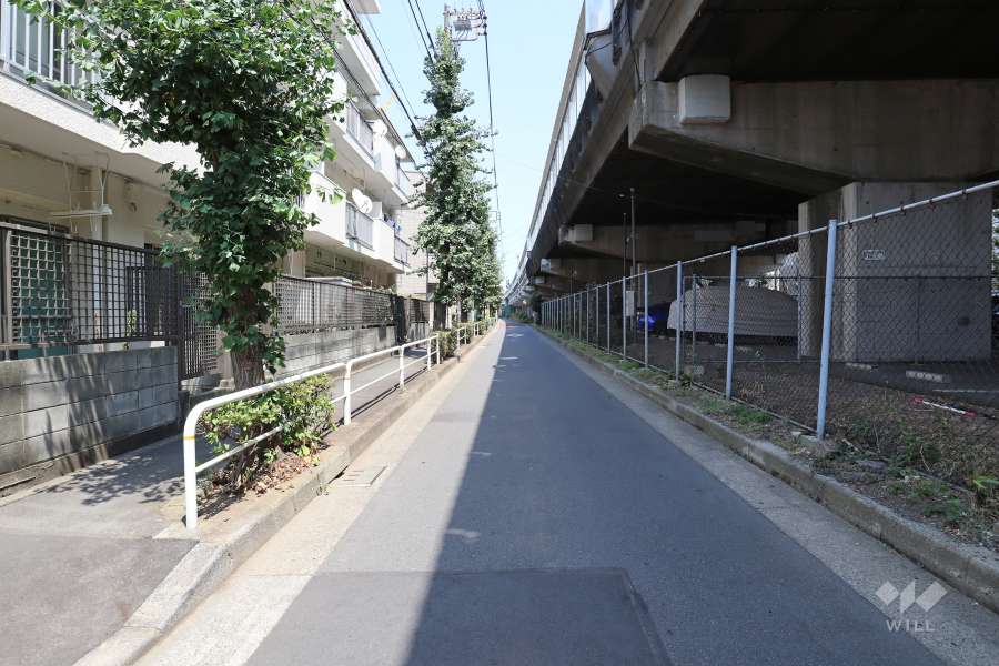 敷地南側の前面道路