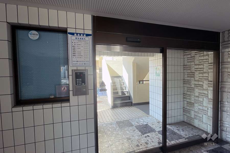 エントランスはオートロック付きです。
