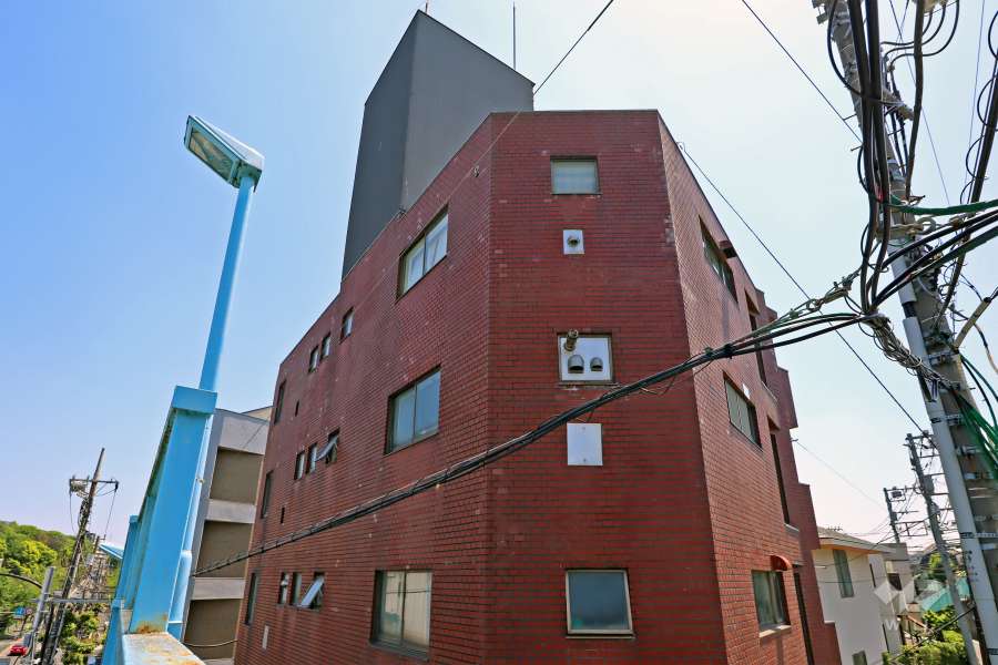 成城オリンピックマンションの外観（西側から）