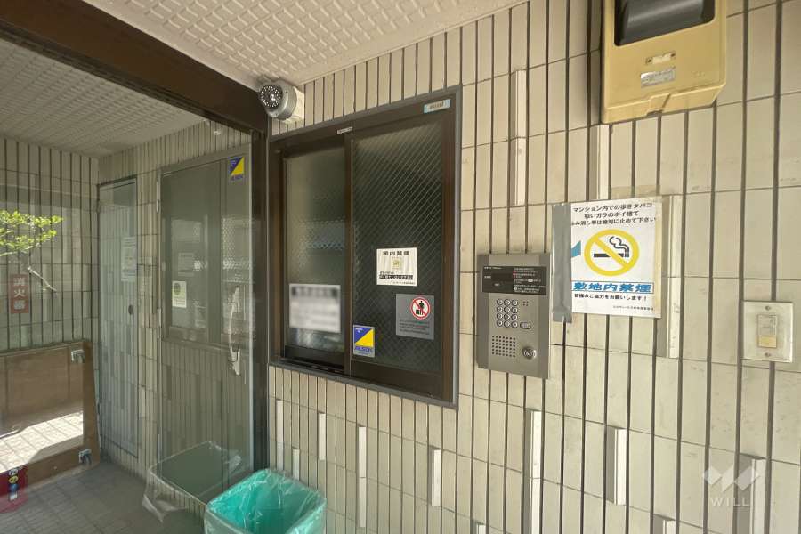 エントランスはオートロック付きです。