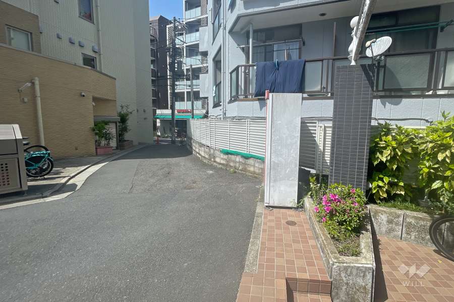 敷地北側の前面道路
