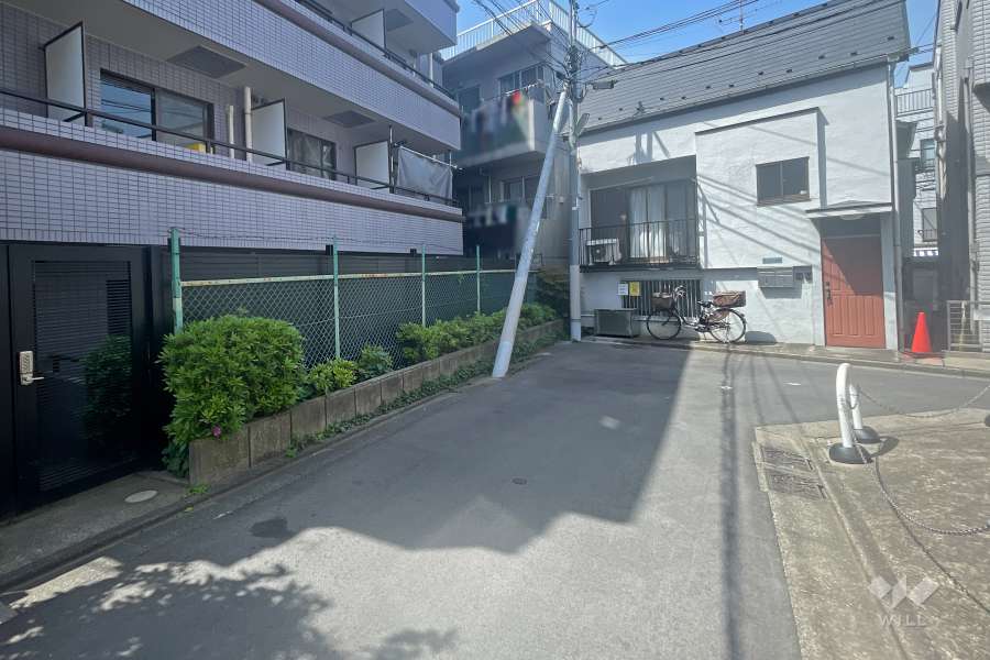 敷地東側の前面道路