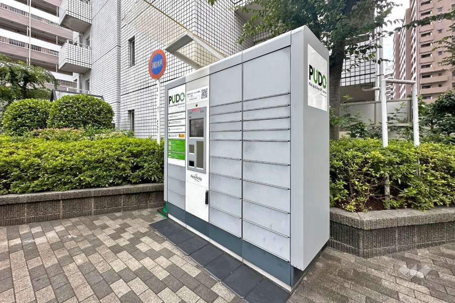 敷地内に設置された宅配ロッカー