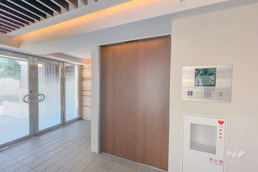 エントランスはオートロック付きです。