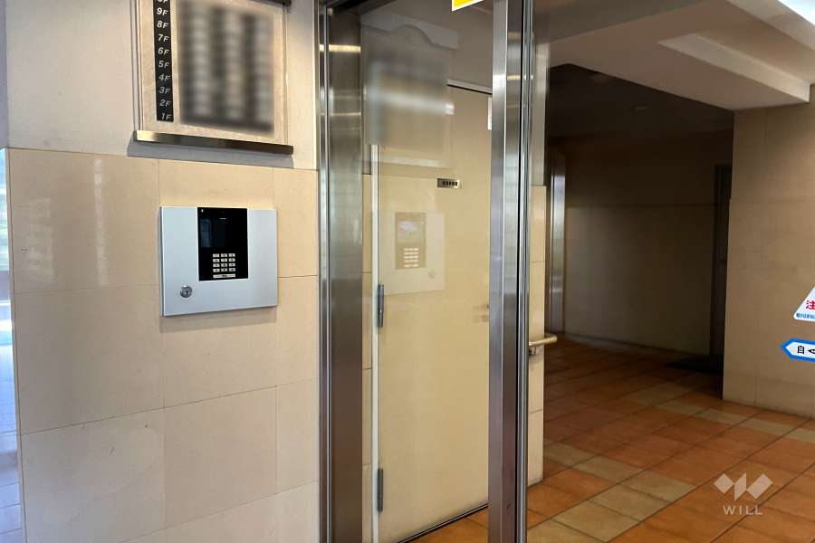 エントランスはオートロック付きです。