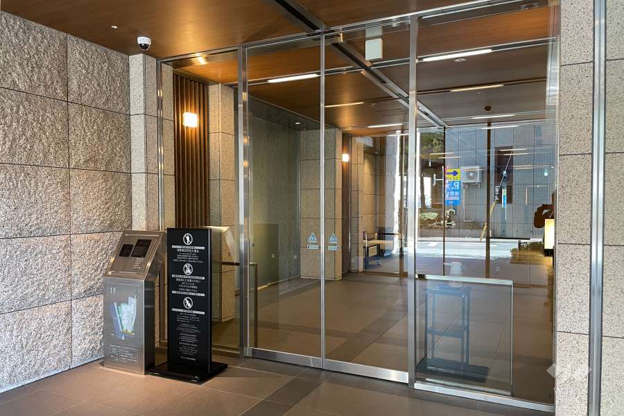 エントランスはオートロック付きです。