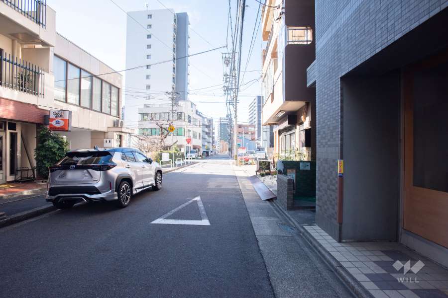 敷地北側の前面道路（東側から）