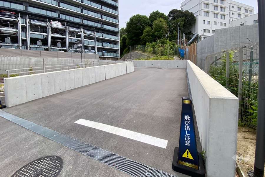 駐車場の出入り口　