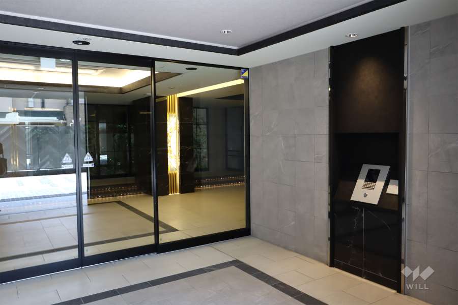 エントランスはオートロック付きです。