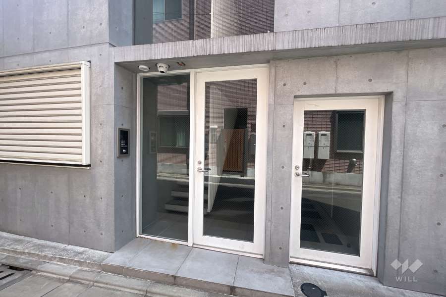 エントランスはオートロック付きです。