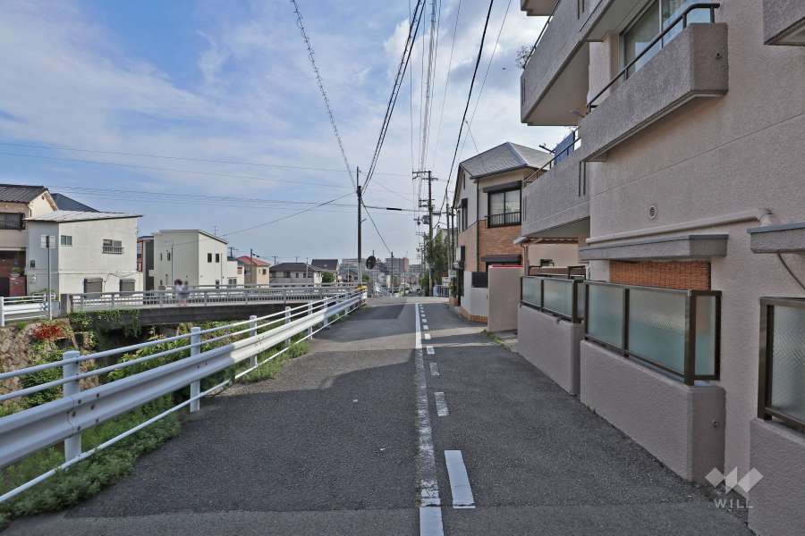 敷地南東側の前面道路
