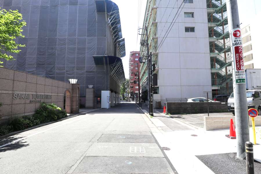 敷地南側の前面道路（東側から）