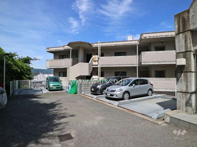 敷地内駐車場（屋外機械式）（平成28年6月撮影）