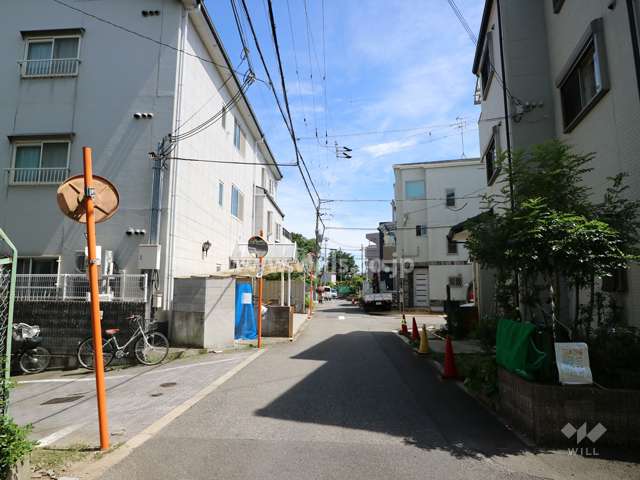 敷地西側の前面道路（平成28年6月撮影）