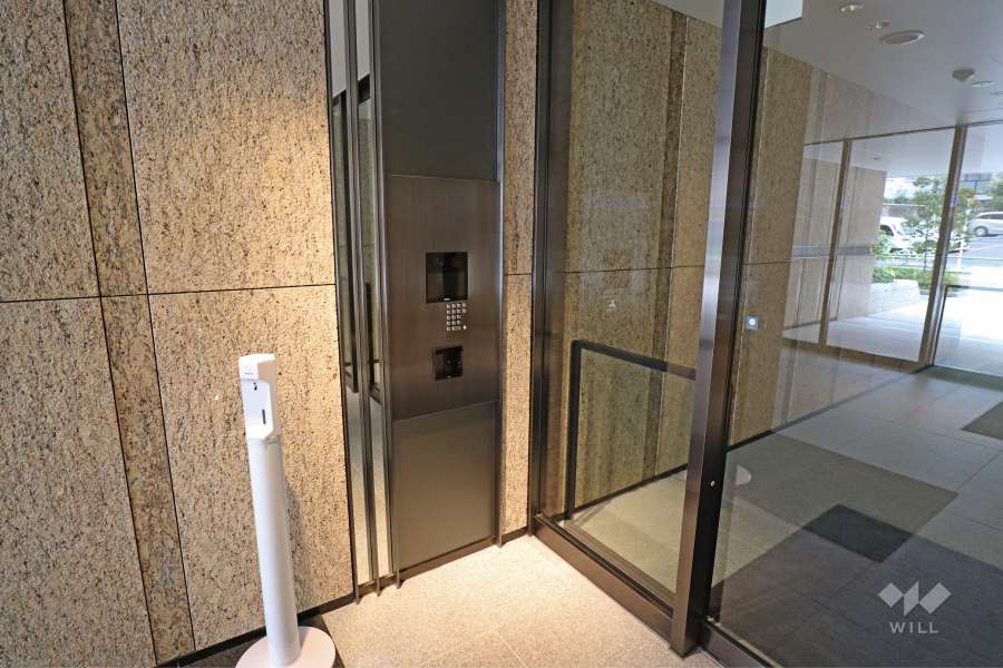 エントランスはオートロック付きです。