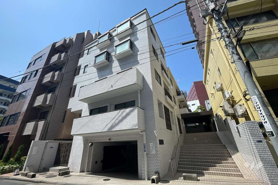 フロイント麻布の外観（北東側から）