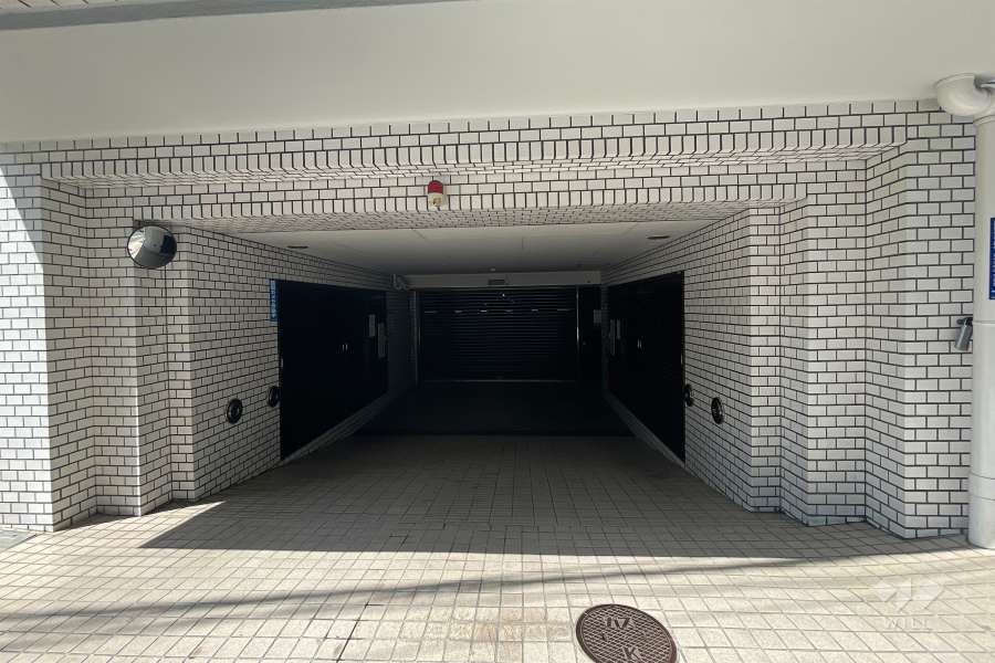 駐車場の出入り口（リングシャッター式）