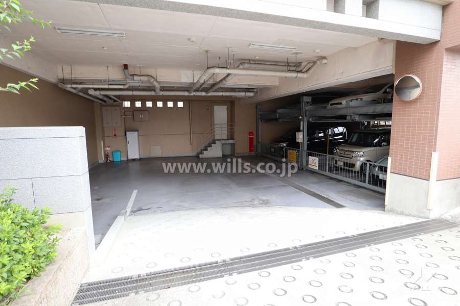 敷地内駐車場(屋内機械式と屋内平面式)