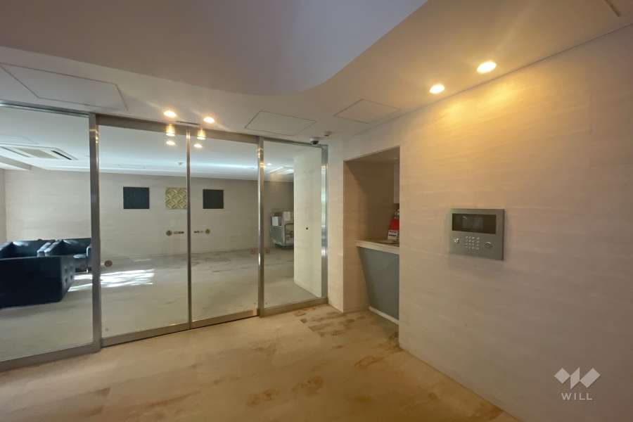 エントランスはオートロック付きです。