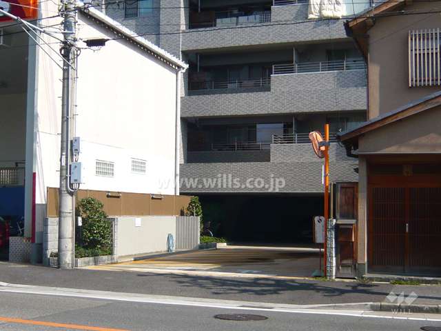駐車場出入り口