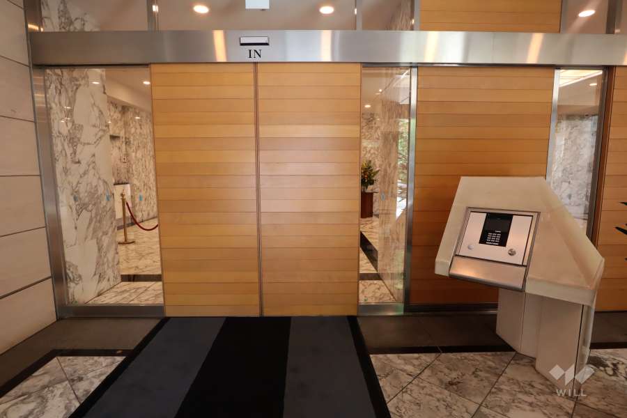 エントランスはオートロック付きです。