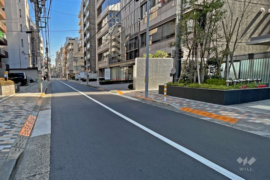 敷地北側の前面道路