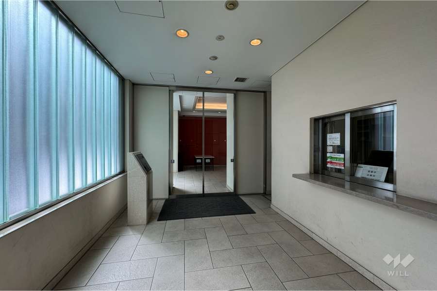 エントランスはオートロック付きです。