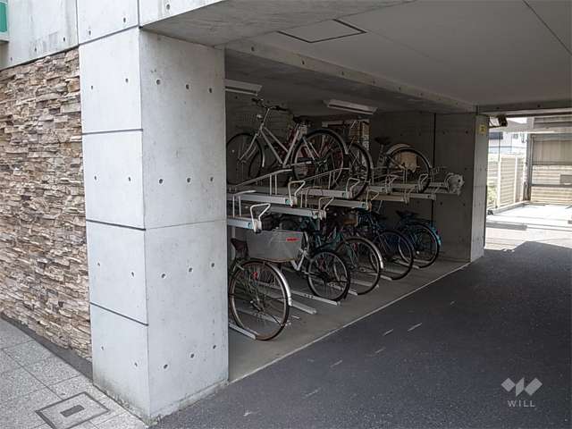 建物1階部分にある駐輪場