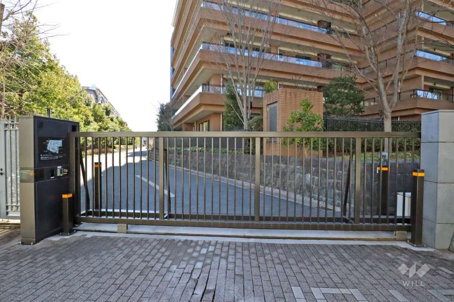 屋外駐車場の出入り口