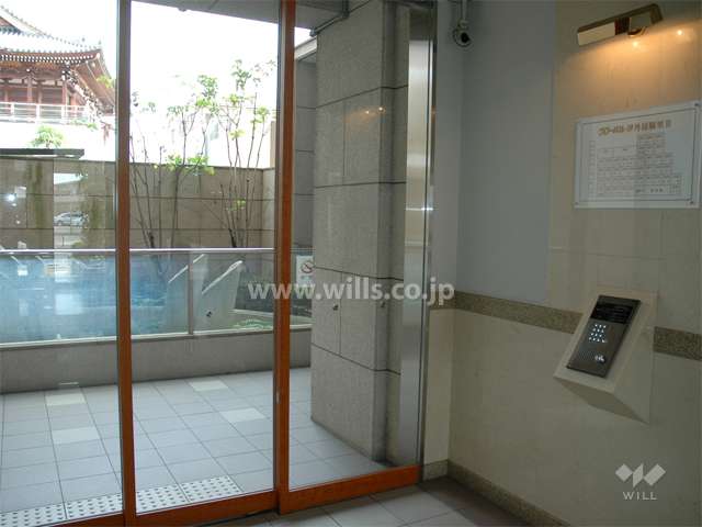 エントランスはオートロック付きです。