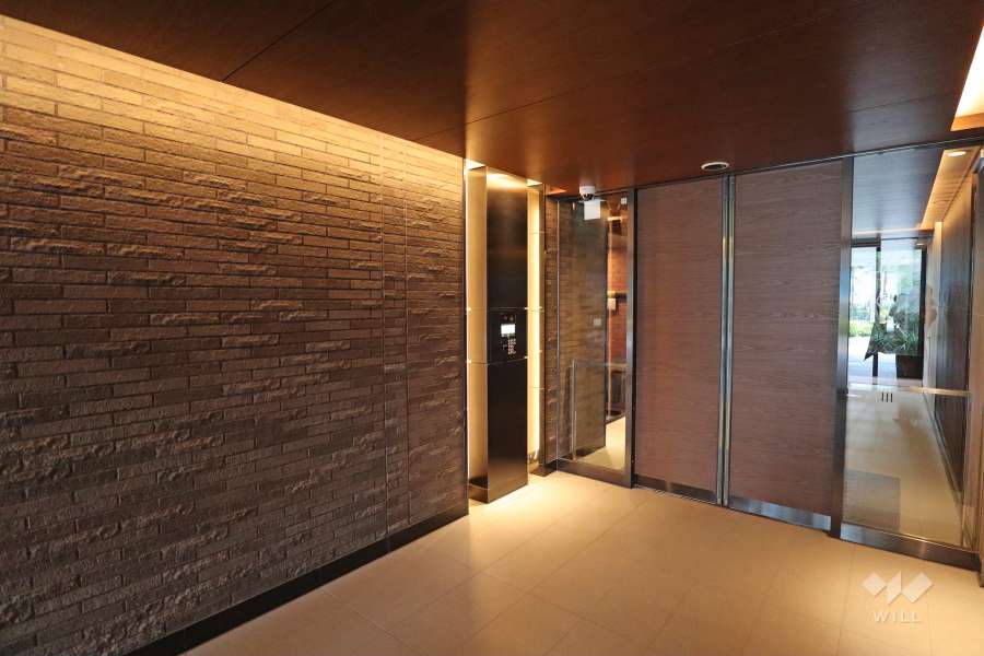 エントランスはオートロック付きです。