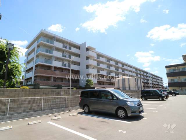 ロイヤルアーク伊丹の外観（北東側から）