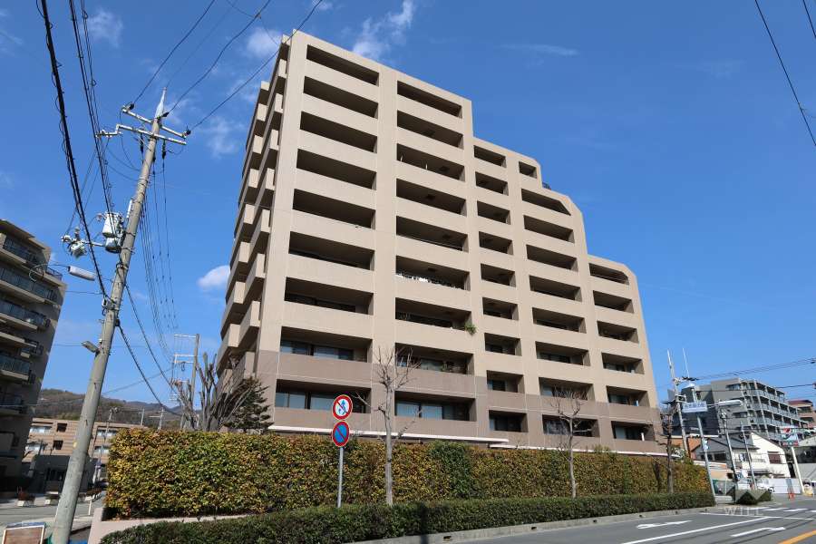 ジオ宝塚ブライトサイトの外観（南東側から）