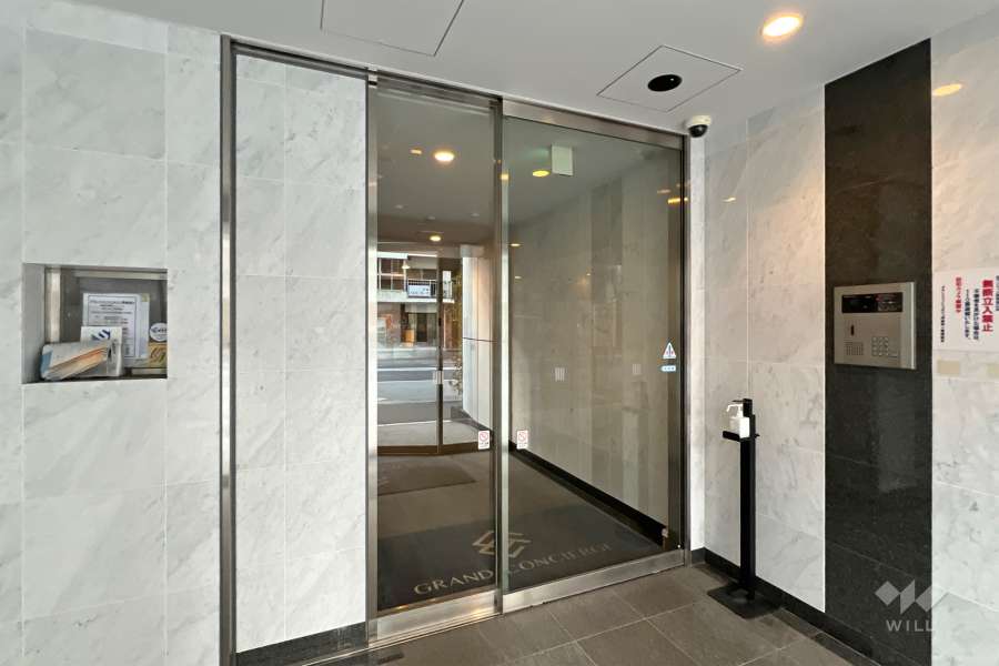 エントランスはオートロック付きです。