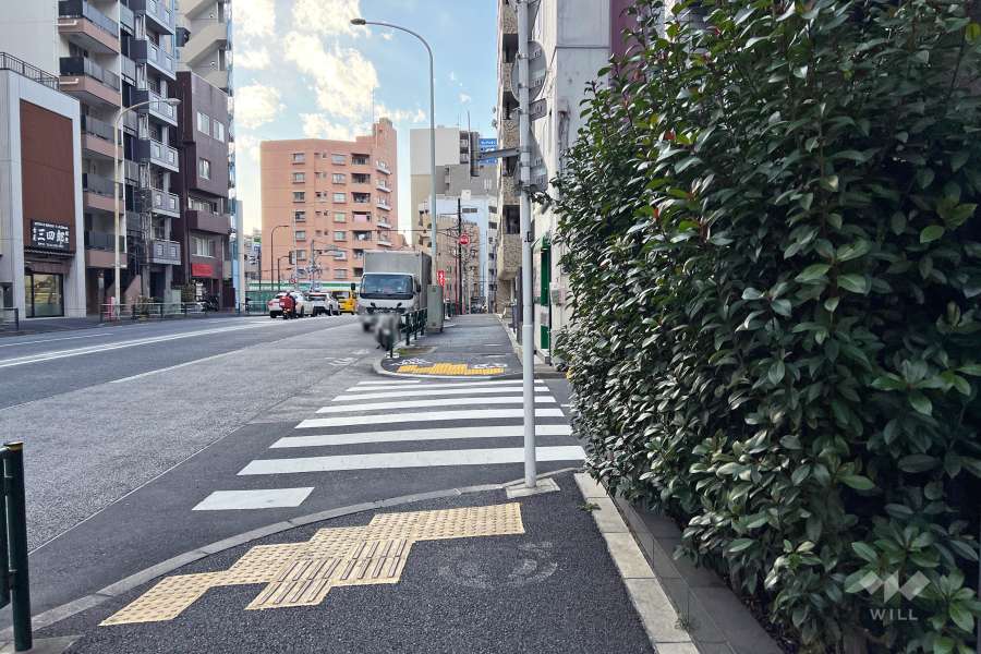 敷地南側の前面道路