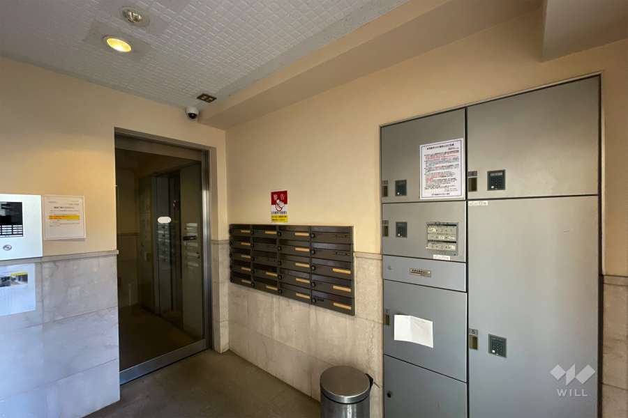 エントランスはオートロック付きです。