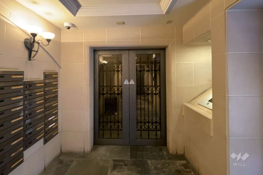 エントランスはオートロック付きです。