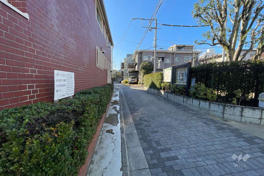 敷地北側の前面道路