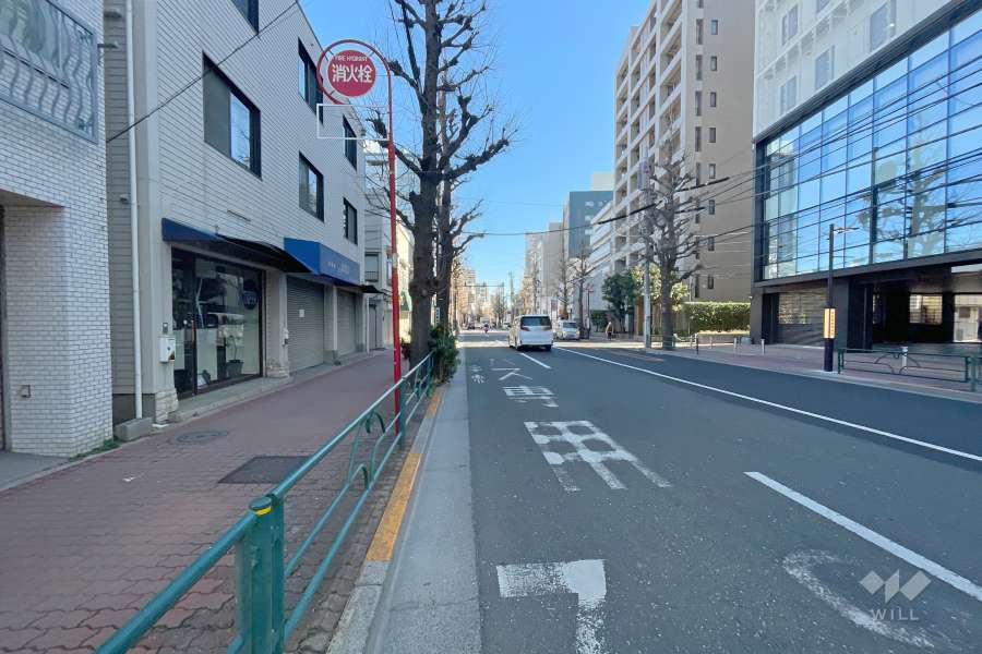 敷地北側の前面道路